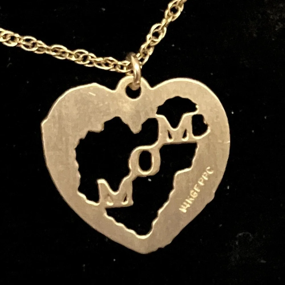Princess Pride Creations Vintage 14k Gold Filled Heart Mom Necklace 18in Chain